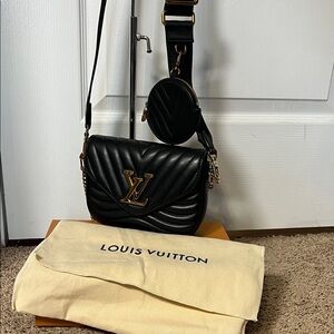 3404 Louis Vuitton Black Quilted Crossbody Bag ( NEW WAVE)